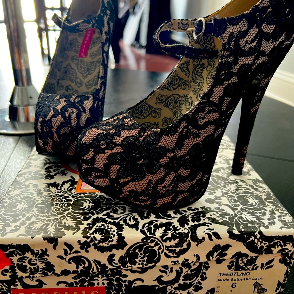 Pleasers TEEZE-07L Bordello Mary Jane 5 3/4 heel. Cream and black lace size 6